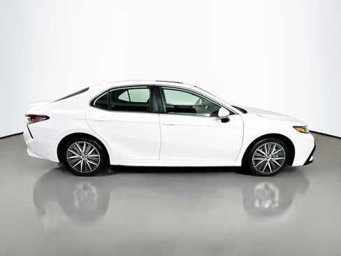 Used 2023 Toyota Camry SE w/ Cold Weather Package image 8
