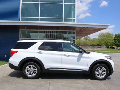 Used 2020 Ford Explorer XLT w/ Equipment Group 202A AWD/4WD image 2