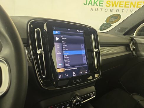 Used 2022 Volvo XC40 T5 R-Design w/ Advanced Package image 19