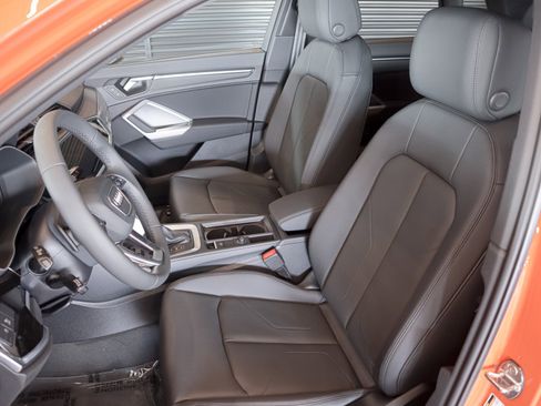 New 2025 Audi Q3 2.0T Premium image 8