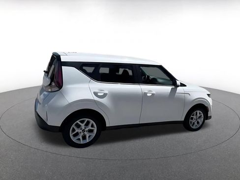 Used 2025 Kia Soul LX w/ LX Technology Package FWD image 15