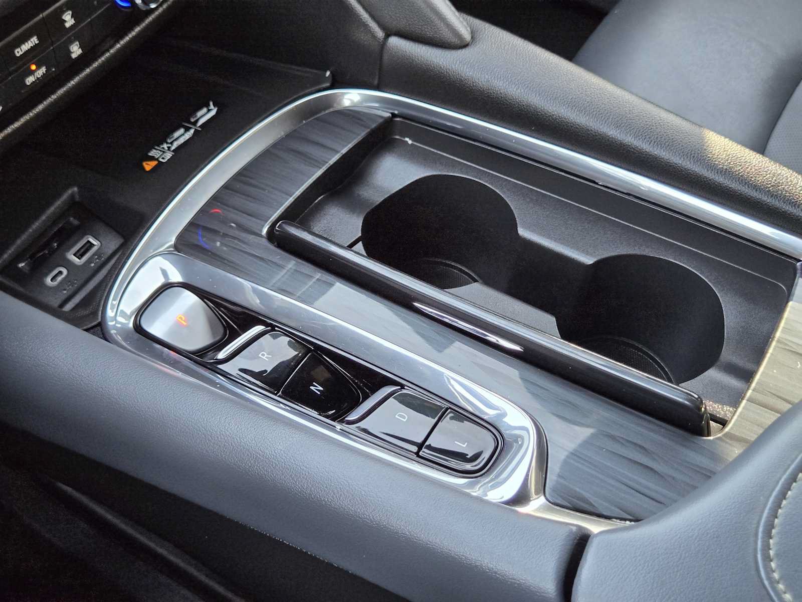 Used 2023 Buick Enclave Essence w/ Sport Touring Edition FWD image 21
