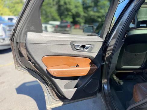 Used 2018 Volvo XC60 T6 Momentum w/ Advanced Package AWD/4WD image 25