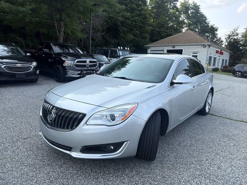 Used 2015 Buick Regal Premium w/ Experience Buick Package AWD/4WD image 3