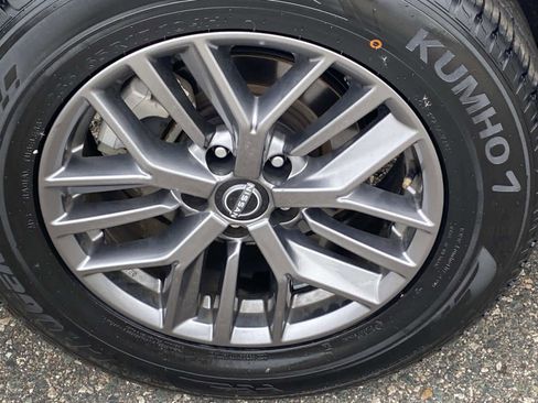 Used 2024 Nissan Rogue S image 23