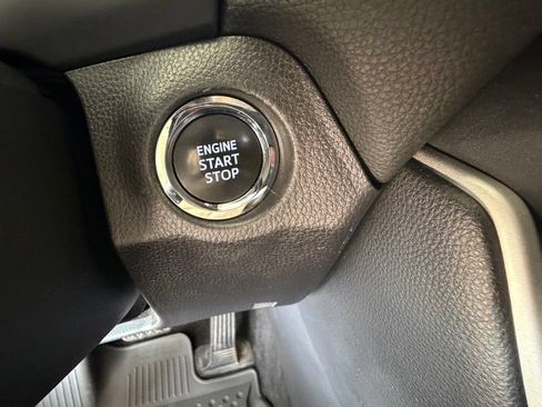 Used 2025 Toyota RAV4 XLE AWD/4WD image 30
