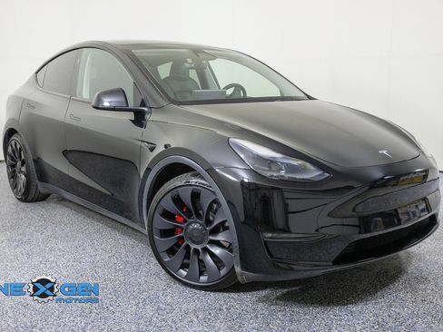 Used 2024 Tesla Model Y Performance AWD/4WD image 1