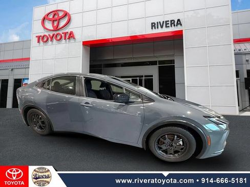 Certified 2024 Toyota Prius Prime FWD image 4