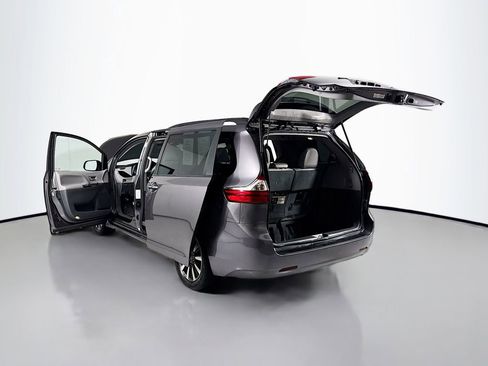 Used 2019 Toyota Sienna XLE image 27