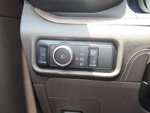Used 2023 Ford Explorer Platinum w/ Technology Package AWD/4WD image 25