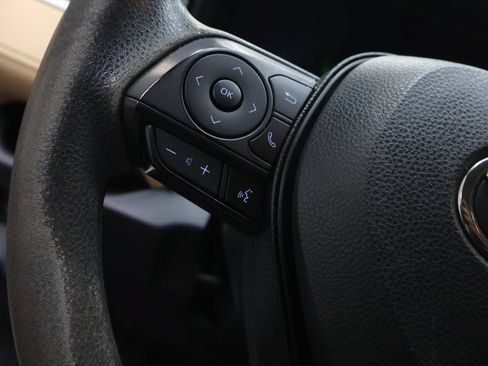 Used 2020 Toyota RAV4 LE FWD image 19