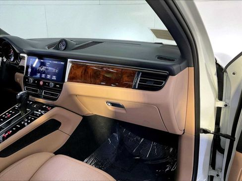 Certified 2024 Porsche Macan AWD/4WD image 22