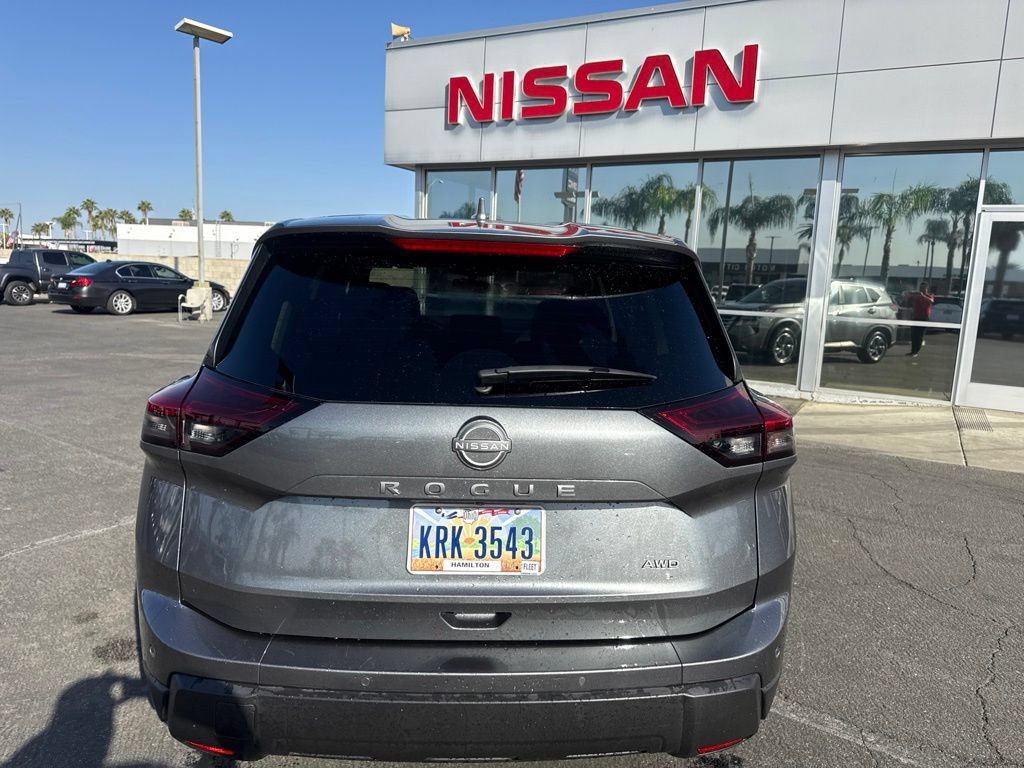 Used 2026 Nissan Rogue SV AWD/4WD image 3
