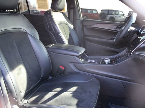 Used 2023 Jeep Grand Cherokee L Laredo image 27