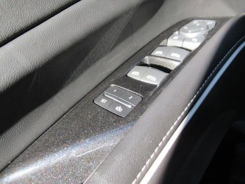 Used 2023 Cadillac Escalade Premium Luxury image 30