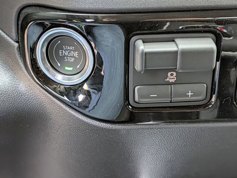 New 2026 GMC Sierra 1500 SLT image 15