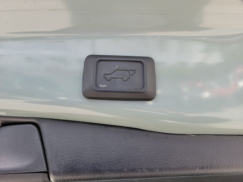 Used 2022 Toyota RAV4 XLE w/ Convenience Package FWD image 15