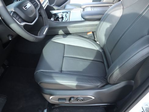 New 2026 Jeep Grand Wagoneer L Limited AWD/4WD image 12