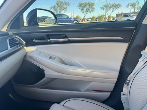 Used 2022 Genesis G90 3.3T Premium image 16