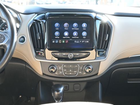 Used 2022 Chevrolet Traverse LT image 32