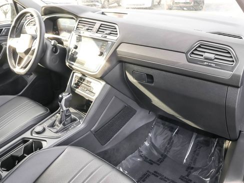 Certified 2024 Volkswagen Tiguan SE image 35