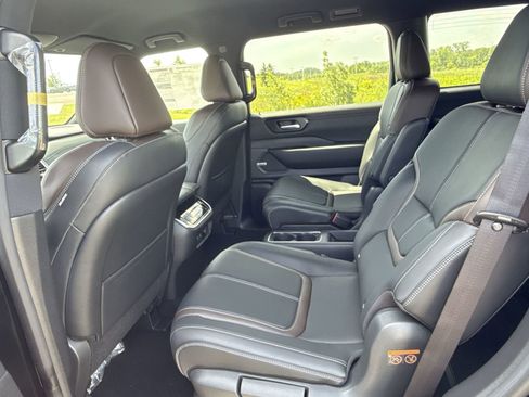 New 2025 Nissan Armada SL w/ Captain's Chari Seat Package image 23