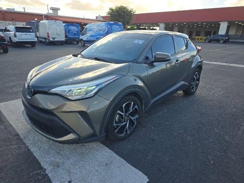 Used 2021 Toyota C-HR XLE image 1