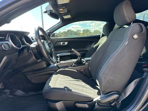 Used 2018 Ford Mustang Coupe image 9