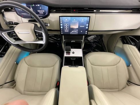 Certified 2024 Land Rover Range Rover SE image 14