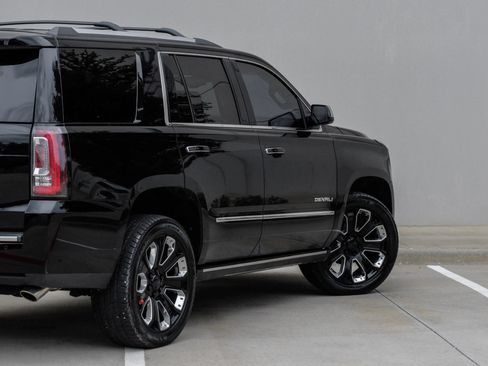 Used 2019 GMC Yukon Denali w/ Denali Ultimate Black Edition AWD/4WD image 14