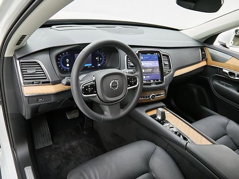 Certified 2023 Volvo XC90 B5 Plus w/ Protection Package Premier image 13