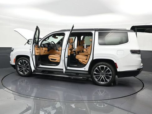 Used 2024 Jeep Grand Wagoneer Series III w/ Rear Seat Video Group 1 AWD/4WD image 37
