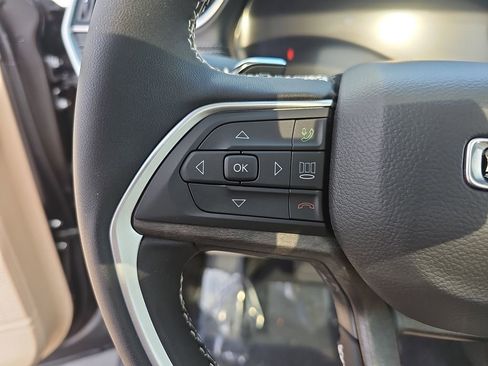 New 2025 Jeep Grand Cherokee Limited w/ Trailer Tow Package image 17