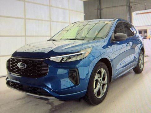 Certified 2023 Ford Escape ST-Line w/ Tech Pack #1 AWD/4WD image 1