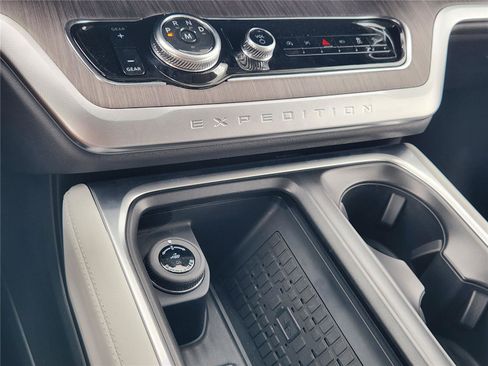 New 2025 Ford Expedition Max Platinum w/ Platinum Ultimate Package AWD/4WD image 14