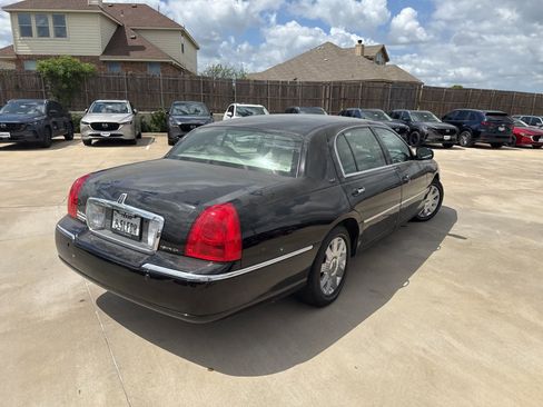 Used 2003 Lincoln Town Car Cartier L image 11