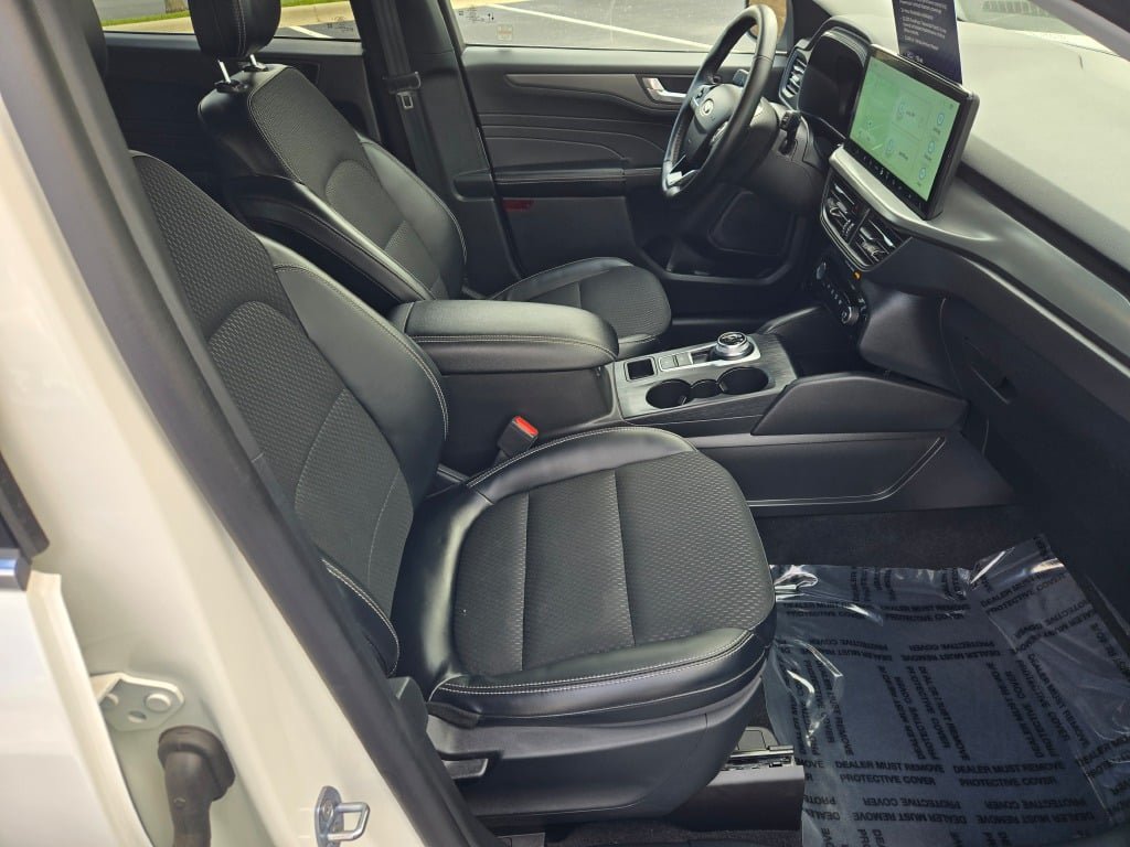 Certified 2025 Ford Escape SE FWD image 6