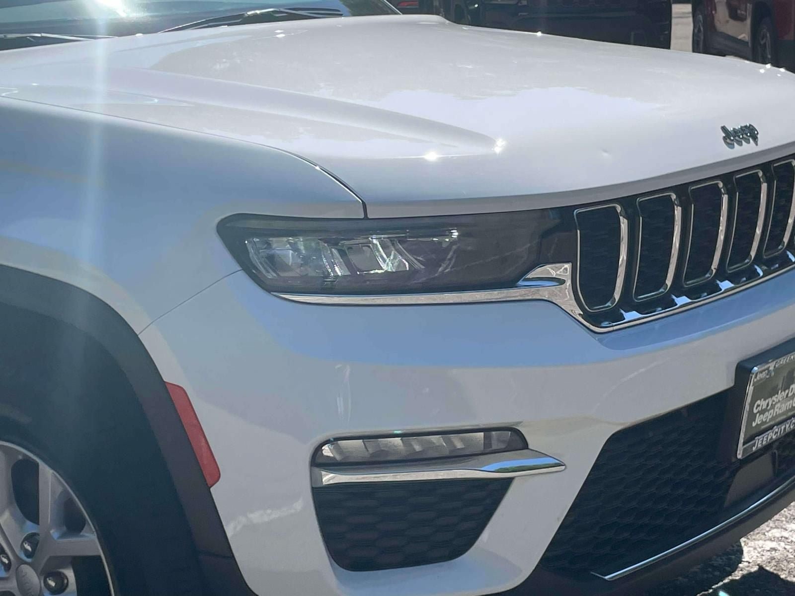 Used 2023 Jeep Grand Cherokee Limited AWD/4WD image 10