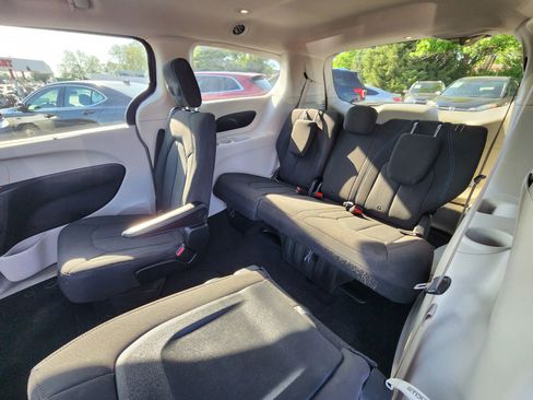 Used 2021 Chrysler Pacifica Touring w/ Cold Weather Group AWD/4WD image 19