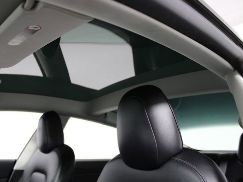 Used 2023 Tesla Model 3 Standard Range image 9