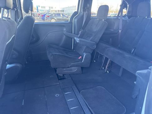 Used 2016 Dodge Grand Caravan SE image 14