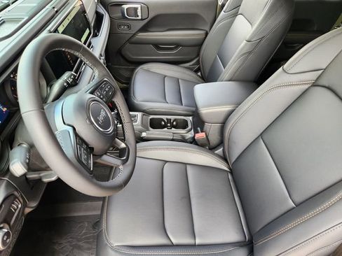 New 2026 Jeep Gladiator Sport AWD/4WD image 9