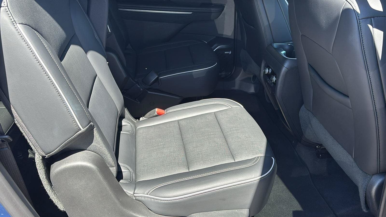Certified 2025 Buick Enclave Preferred FWD image 20