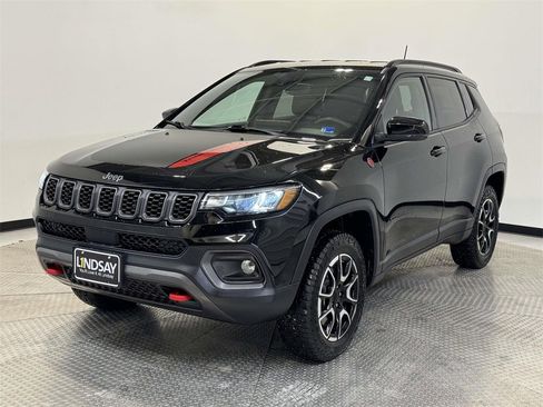 Certified 2024 Jeep Compass Trailhawk image 3