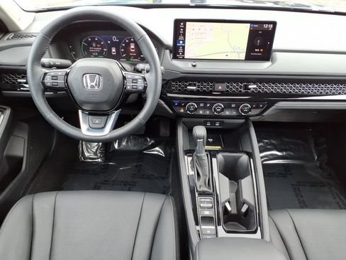 Used 2025 Honda Accord Touring image 16