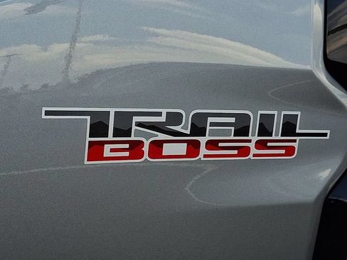Used 2025 Chevrolet Colorado Trail Boss AWD/4WD image 30
