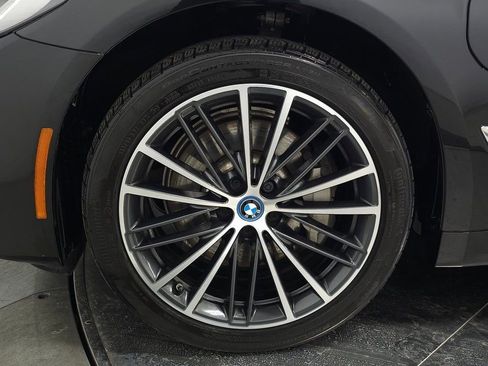 Used 2023 BMW 530e xDrive w/ Premium Package image 13