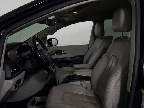 Used 2017 Chrysler Pacifica Touring-L Plus FWD image 14