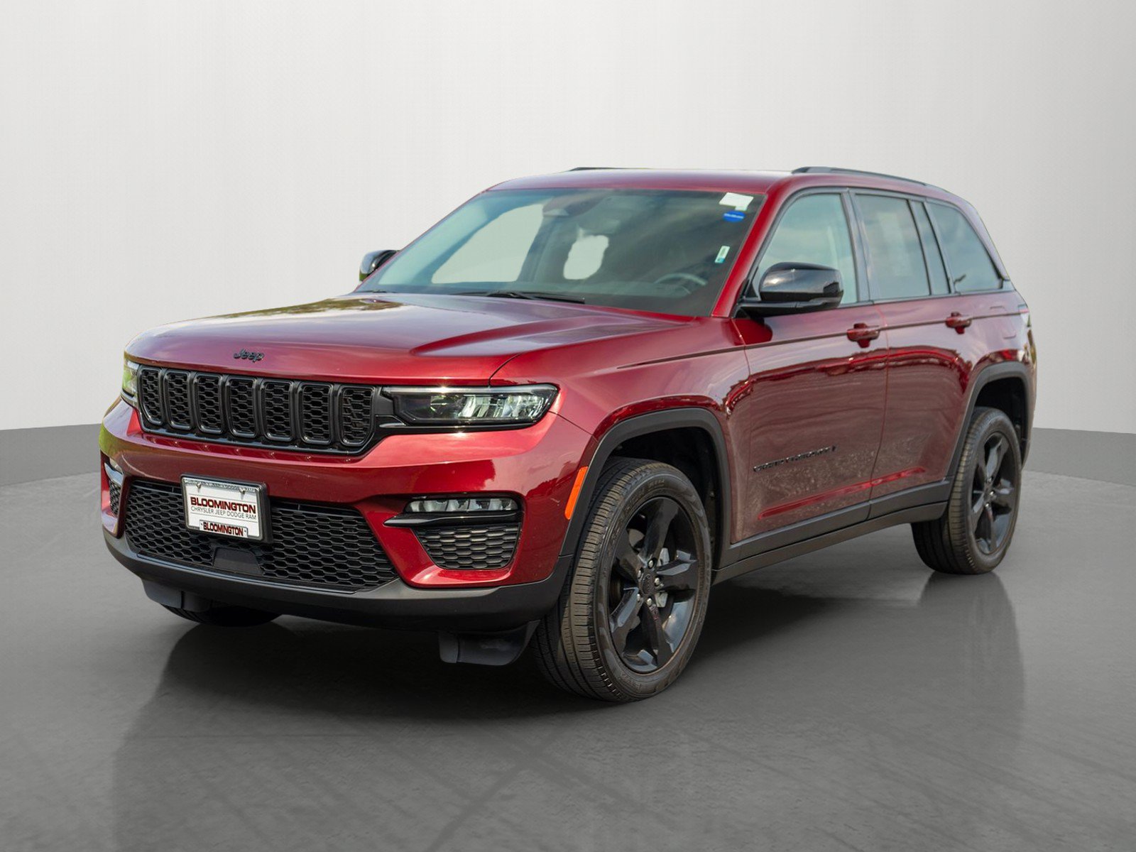 Used 2024 Jeep Grand Cherokee Limited w/ Black Appearance Package AWD/4WD image 3
