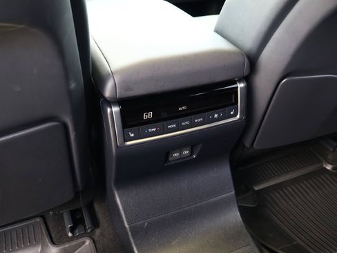 Used 2025 Lexus GX 550 w/ Accessory Package (2T) AWD/4WD image 15
